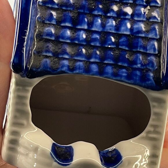 VTG Delft Blue ceramic house ashtray. - Picture 10 of 10